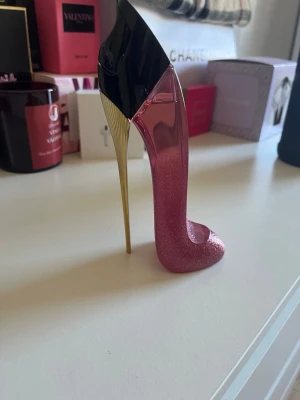 Good Girl parfym  - Säljer denna good girl parfymen eftersom att det inte va min typ av doft. Använt den max 5 gånger . 