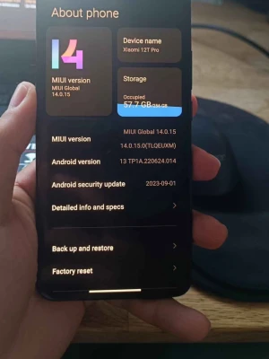 Xiaomi 12T Pro 256GB svart - Säljer en Xiaomi 12T Pro med 256GB lagring. Telefonen är svart med en stilren och modern design, tunn profil och stor skärm. Kör MIUI Global 14 och Android 13. Perfekt för dig som vill ha en kraftfull mobil med mycket utrymme för appar, bilder och spel.