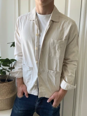 These glory days overshirt  - These glory days overshirt, Inga defekter förutom några små fläckar som ni Ser! Modellen i bilderna är 180 cm 75 kg och bär Storlek M , Kom med frågor! 🌟 (Kan gå ned i pris vid köp av paket 😉) 