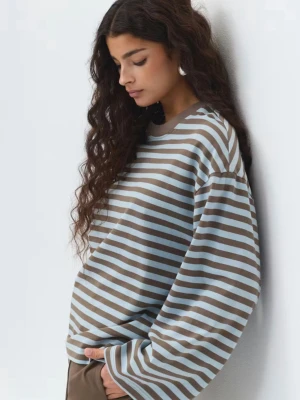 Randig långärmad  - Jätte fin och trendig långärmad från Gina Tricot med blå och bruna ränder. Är aldrig använd, men tvättad en gång💗