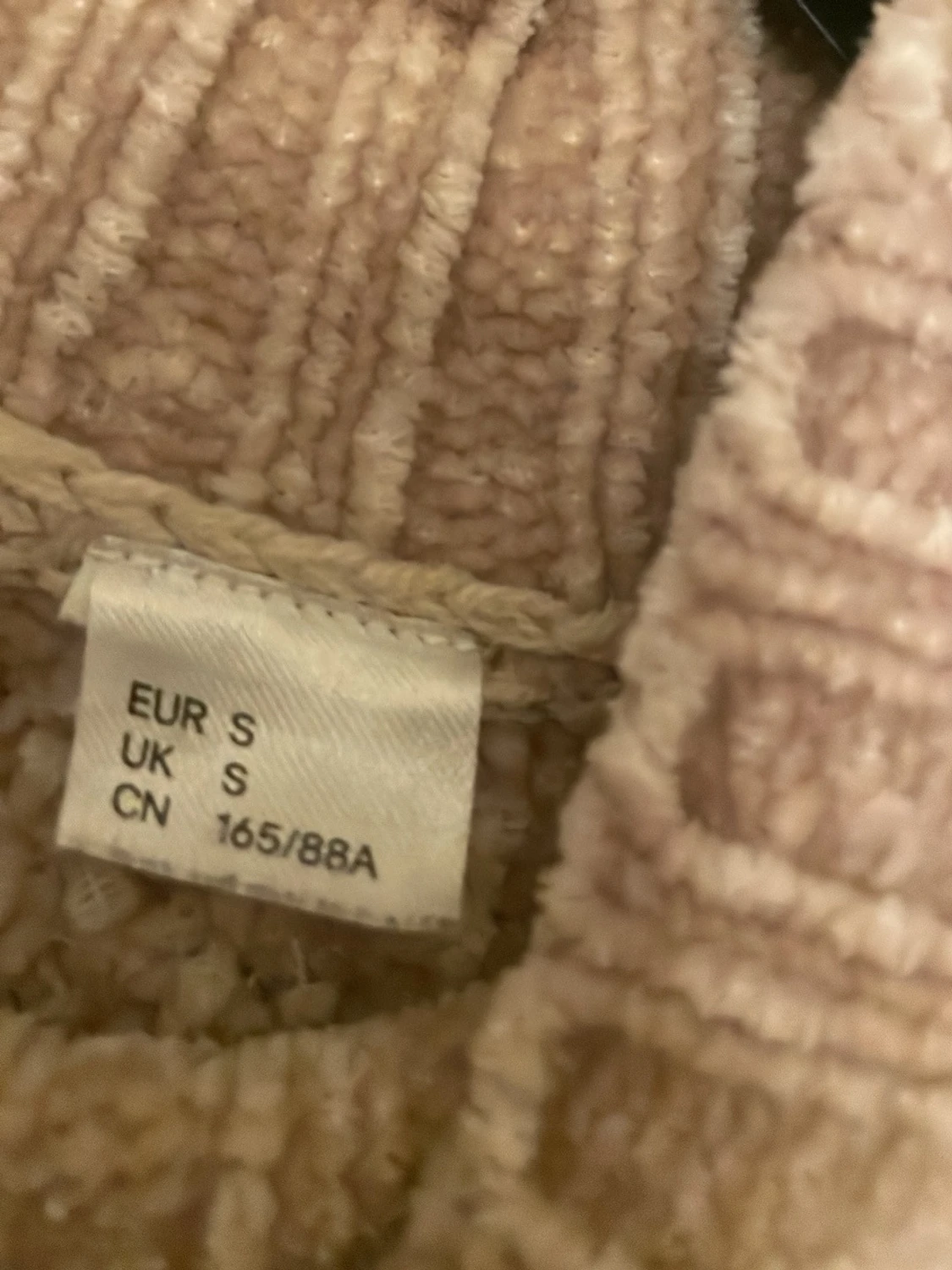 Beige stickad tröja med polokrage - 1
