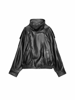 Svart skinnjacka med hög krage - Snygg svart skinnjacka med hög krage och asymmetrisk knäppning framtill. Helt ny  använd en gång därav ingen lapp. Jackan har två fickor, elastisk midja och detaljer vid axlarna. Slutsåld från Zara i m