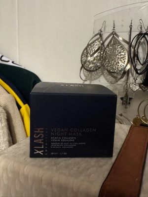 Xlash - Xlash vegan collagen night mask. Ny med förpackning. Köpt för 799kr. Fuktbevarande passar bra till torr hud också. 