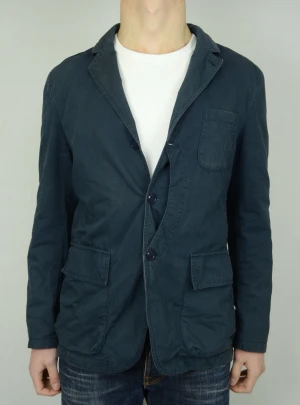 Woolrich blazer jacka  - WOOLRICH BLAZER JACKA Storlek : S/M Passform : Normal Användning : Jackan är i ett fint skick utan defekter Nypris : Cirka 3000SEK Modellen på bilden : 182CM och väger 77KG