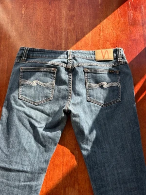 Blå jeans från Nudie Jeans - Använda 2 gånger