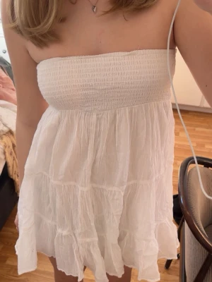 Klänning Gina young - Super söt volangklänning från Gina Young ❣️storlek 158/164 men passar xs-s och möjligtvis M ☺️