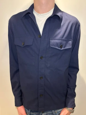 Massimo Dutti Overshirt - Storlek: M | Skick: 10/10 | Nypris: 1599kr Tveka inte att höra av er vid frågor!