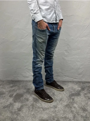 Replay jeans  - Ett par riktigt snygga jeans från Replay i storlek W38 L34 i modellen Anbbas 