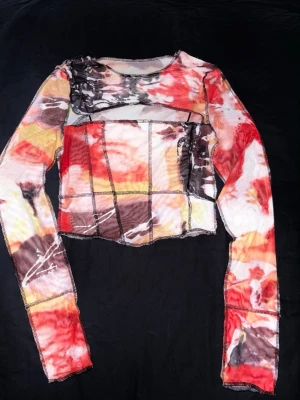 Cool mesh cutout tröja - Använd en gång! Jätte cool crop top cutout tröja! 