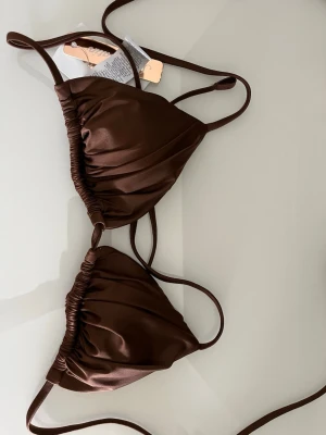 Calzedonia bikinköverdel - En helt oanvänd calzedonia bikiniöverdel i brun. Storlek xs/s 