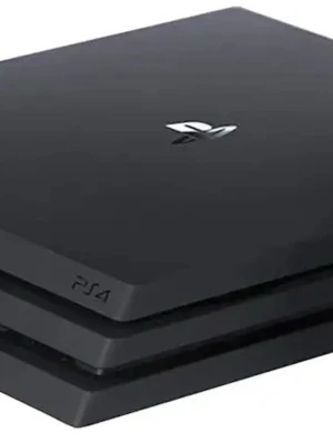 PlayStation 4 Pro spelkonsol svart - PlayStation 4 Pro är en kraftfull spelkonsol från Sony i mattsvart plast med stilren, kantig design och PS4-logga på ovansidan. Konsolen har tre lager och är perfekt för gaming i hög upplösning och snabba prestandakrävande spel. 2 handkontroller samt HDMI sladd ingår!