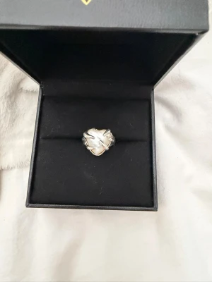 Maria Nilsdotter ring - Superfin ring från Maria Nilsdotter som tyvärr inte kommer till användning! Nypris 5000kr, storlek 17