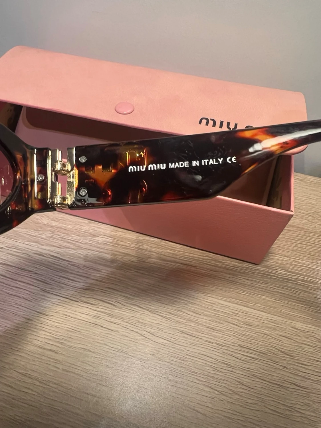 Bruna ovala solglasögon från Miu Miu - 3