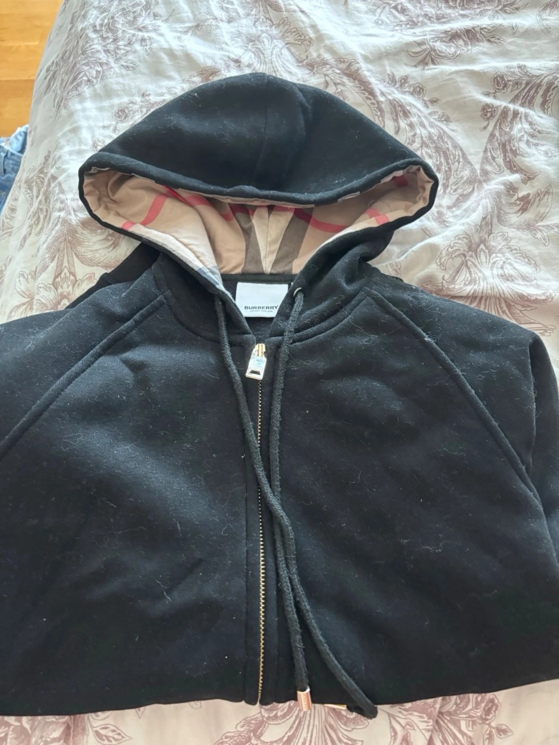 Svart hoodie från Burberry med dragkedja