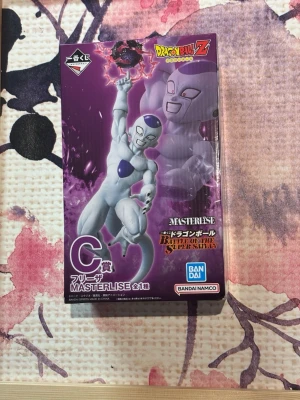 Dragon Ball Z Frieza - Dragon Ball Z Masterlise Battle of the Super Saiyan Frieza Ichibansho figur. Ca 25 cm hög. Köpt i Japan. Helt ny, aldrig använd. Pris i Sverige ca 967 kr.  Dragon Ball Z Masterlise Battle of the Super Saiyan Frieza Ichibansho figure. Approx. 25 cm tall. Bought in Japan. Brand new, never used. Price in Sweden approx. 967 SEK.