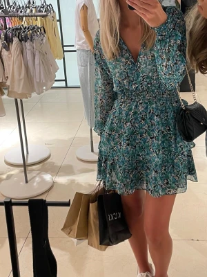 klänning zara - säljer denna fina sommarklänningen från zara💓