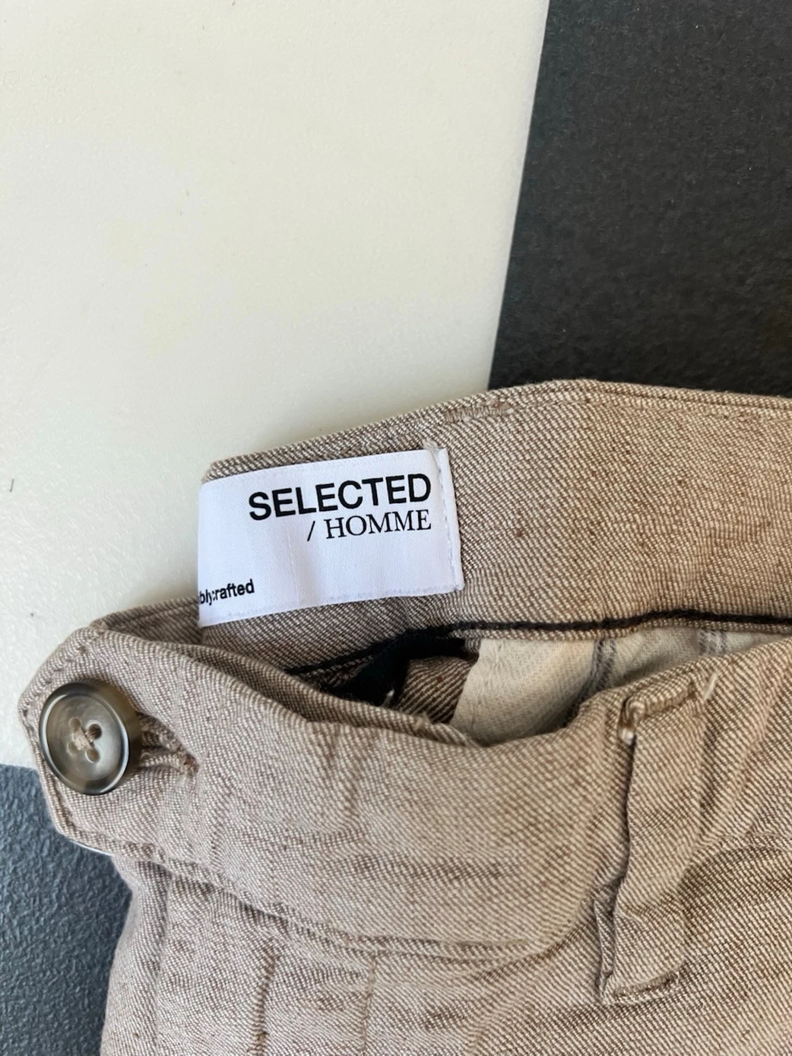 Beige linneshorts från Selected Homme - 1
