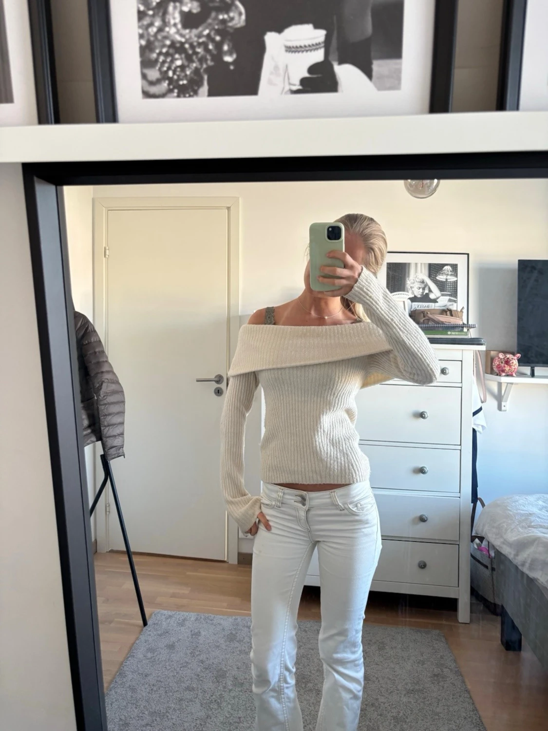 Off shoulder beige stickad tröja - 2
