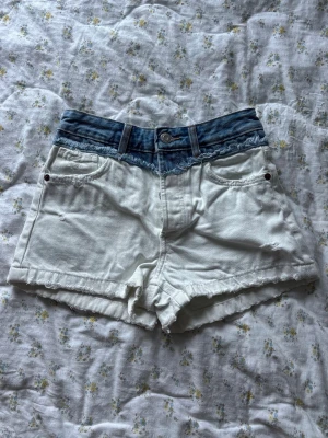 Jeansshorts  - Så snygga och unika jeansshorts i två färger 