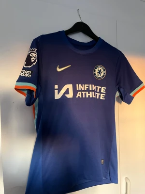Chelsea - Chelsea tröja i storlek s, bra skick och snygg. Skriv för frågor.