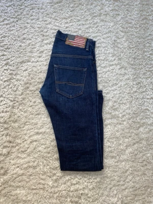 Ralph Lauren selvedge jeans - Skick 8/10, lite sönder längst ner se på bild 3| Storlek W29 L32| Modell slim/straight fit|