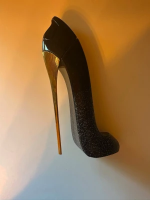 Good Girl supreme Carolina Herrera - 50ml från början nu är det ungefär 10-15ml  kvar pris kan diskuteras vid snabb affär 