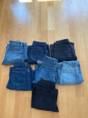 Jeans  - Supersnygga högmidjade vida jeans från H&M. Alla är i storlek 34💗 kan säljas som paket eller separat (150kr styck)🥰