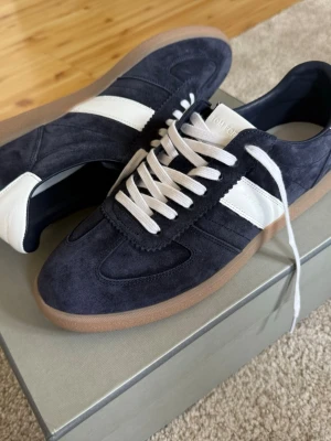 Tom ford skor - Riktigt snygga och unika skor från tom ford, helt nyskick i storlek 43 och box samt dustbag medföljer!