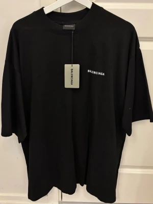 Oversized svart t-shirt - Ny oversized t-shirt i bästa kvalitet. Aldrig använd eller ens provad