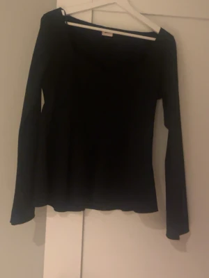 Blus från Gina  - Blus från Gina 14+ fick hem fel storlek, aldrig använd då den är för stor super fin blus skriv vid bilder eller frågor!