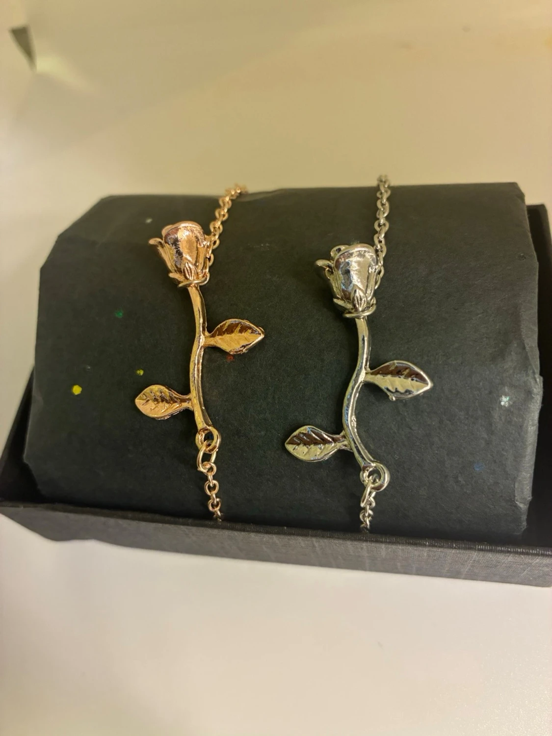 Rosformade armband i guld och silver - 2