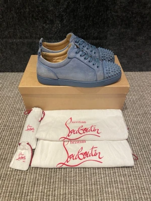 Christian Louboutin skor  - Hej, säljer nu dessa svin snygga Loubs skor. Skorna är i grymt skick!  Begränsat antal boxar och dustbag. Hör av dig vid frågor. 