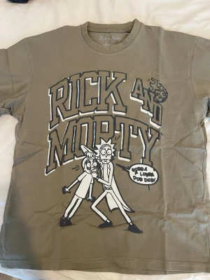 Rick and Morty baggy shirt - Rick and Morty baggy top from Pull&Bear with fun print on the front and back. 