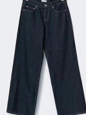 Baggy jeans - Mid/ low waist baggy jeans. Jag tror att dom är ifrån Gina men är inte helt säker då lappen inte är kvar. Använda ett fåtal gånger men är i toppenskick! Storlek S passar S/M
