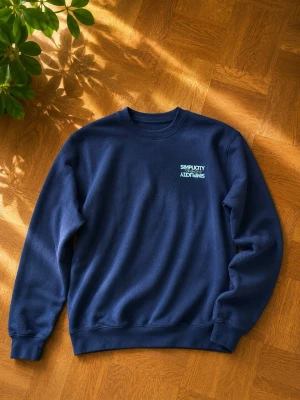 Marinblå Sweatshirt från Simplicity, i Bomull - Storlek: L, helt ny i skick, fraktas samma dag!