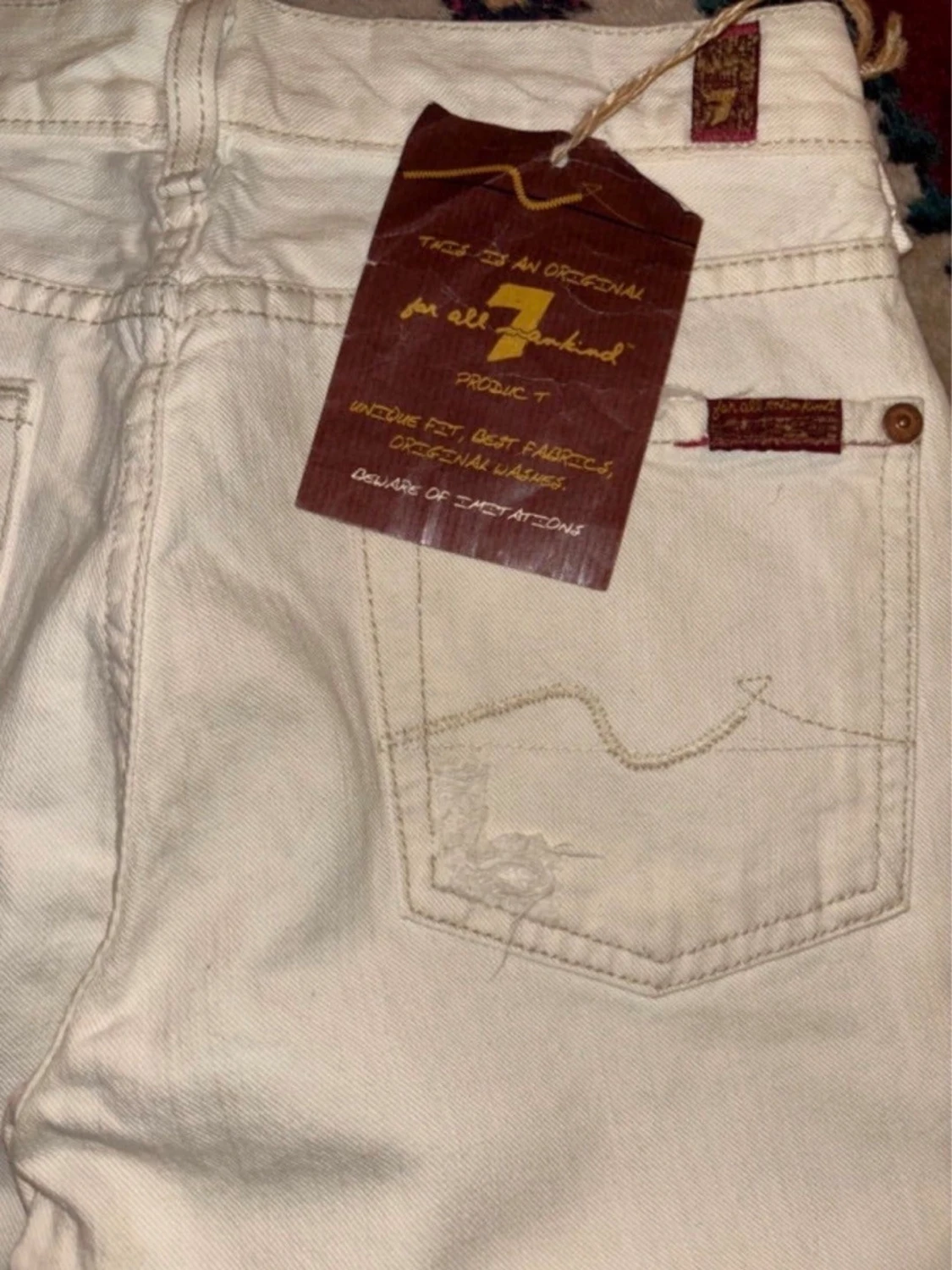 Vita utsvängda jeans med tagg - 2