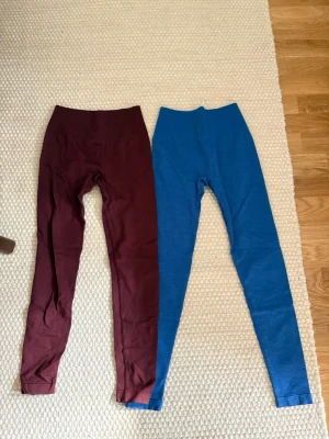 Prime scrunch Relode - 2 par prime scrunch tights från Relode. Använd enstaka gånger. I färgen cobalt och burgundy i storlek xs. Säljer då de ej används. Styckpris just nu är 489kr på hemsidan 💖💖 Inga defekter