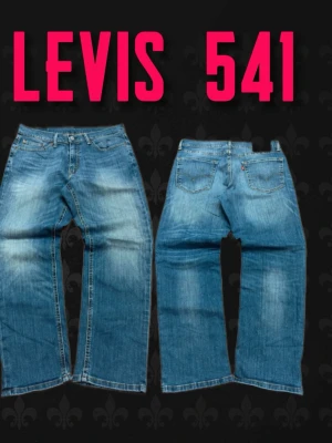 Levis bootcut jeans - Snygga Levis i storlek 32/30