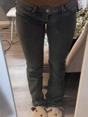 Jeans - Grå jeans storlek XS