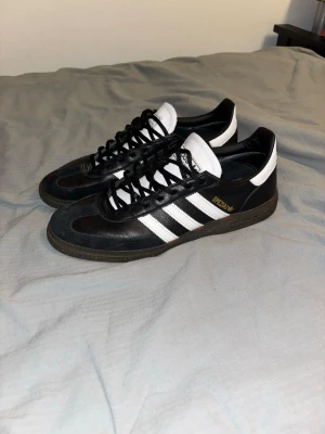 Adidas Spezial svarta och vita sneakers - Svarta Adidas Spezial 