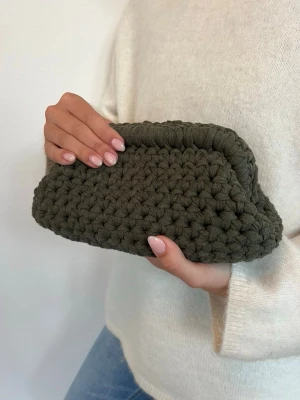 Virkad clutch - Ca 25 x 15 cm 