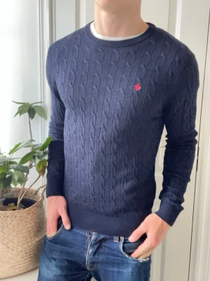 Morris tröja stickad 100% merino wool - Morris tröja stickad, Inga defekter! Modellen i bilderna är 180 cm 75 kg och bär Storlek M , Kom med frågor! 🌟 (Kan gå ned i pris vid köp av paket 😉) 