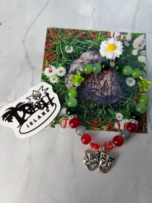 BLADEE//THE FOOL - bracelet - ⭐️1st bracelet, sticker included ⭐️ ✨🤍 FREEBIES (godis & random stickers) ingår i alla beställningar över 70kr 🤍