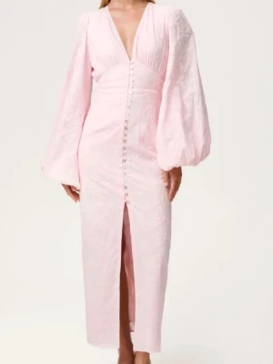 Rosa Adoore - Säljer denna fina Adoore klänningen i storlek 32. Har använt den max 5 gånger💕 