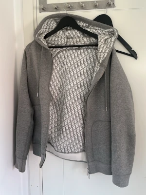 Grå hoodie sällsynt  - Storlek M/S
