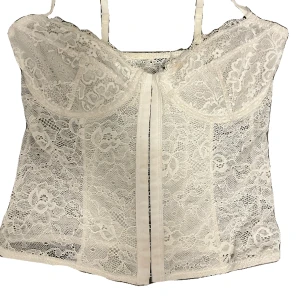 Söt Corset - Säljer denna vita Corset toppen,  Skriv om du har fler frågor!💗