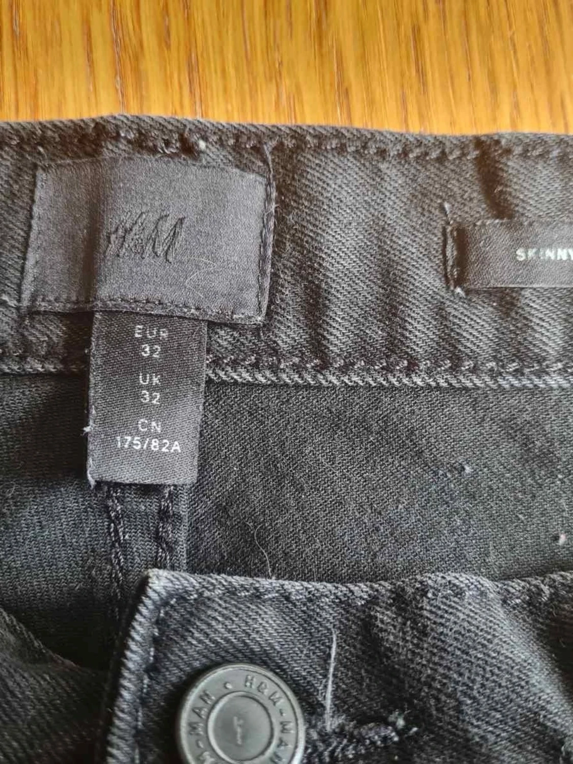 Svarta Skinny Fit jeans H&M strl 32 - 2