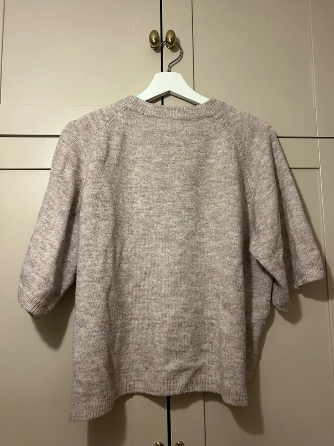 beige stickad tröja med halvärm - 1