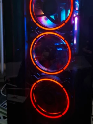 PC GeForce RTX 2070 - ■Datorspecifikationer: ●ASUS VE278 (stödjer NVIDIA High Definition Audio) ●Processor (CPU): Intel® Core™ i7-9700K @ 3.60GHz (8 kärnor) ●RAM-minne: 16 GB ●Grafikkort (GPU): NVIDIA GeForce RTX 2070 ■Lagring: ●SSD: 1 TB ●Total lagringskapacitet: 3,64 TB ●Operativsystem: Windows 11 Home (64-bit) ■ Du kan se alla specifikationer i detalj genom de bifogade bilderna.