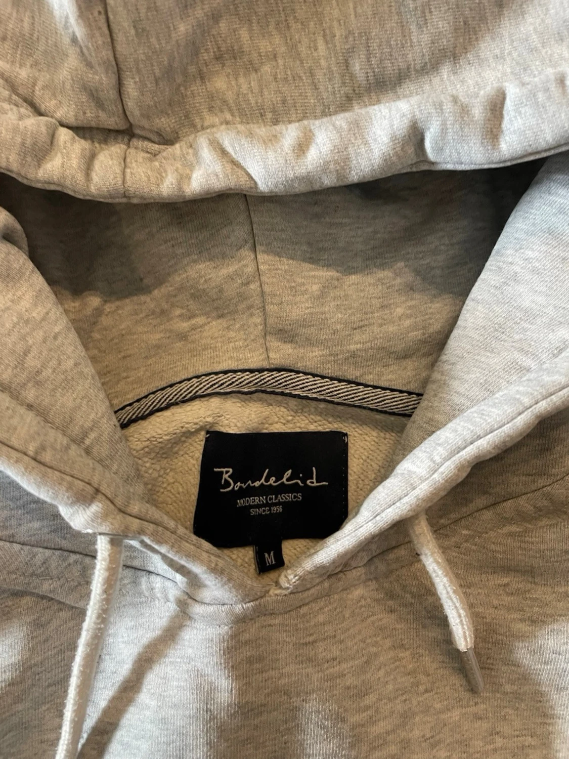 Grå hoodie från Bondelid med huva - 1